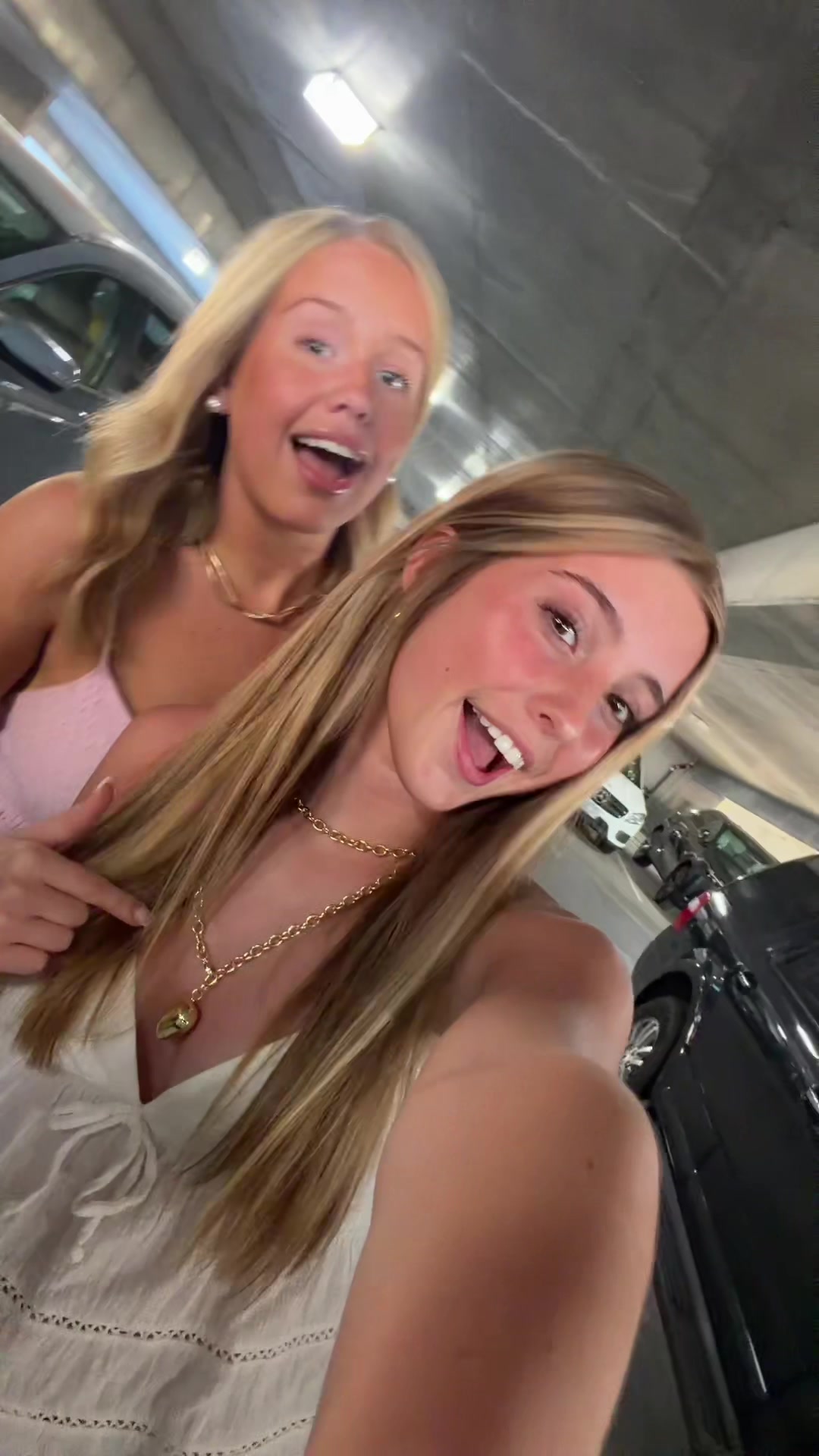 @🦄