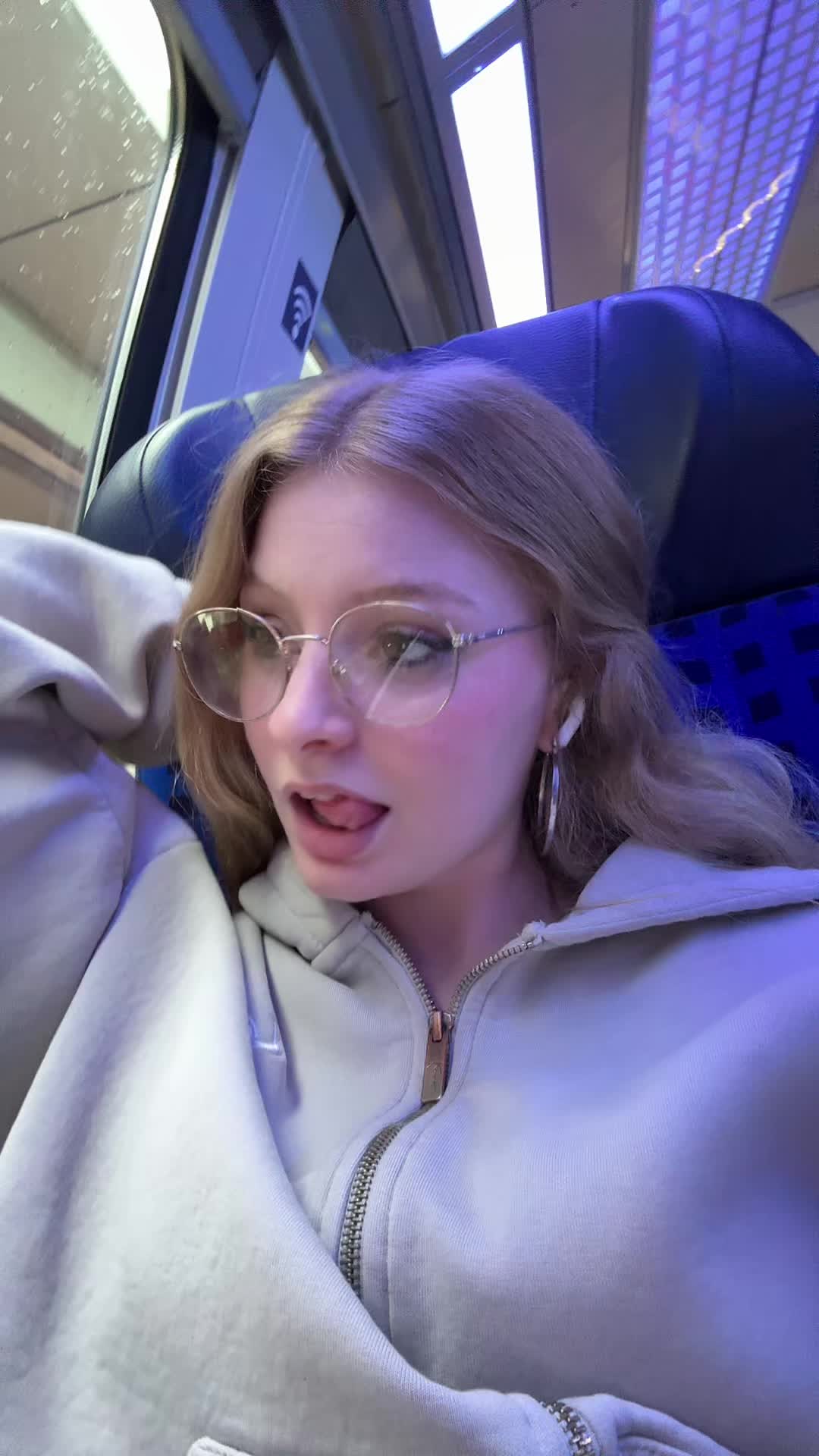 @leloo_swz
