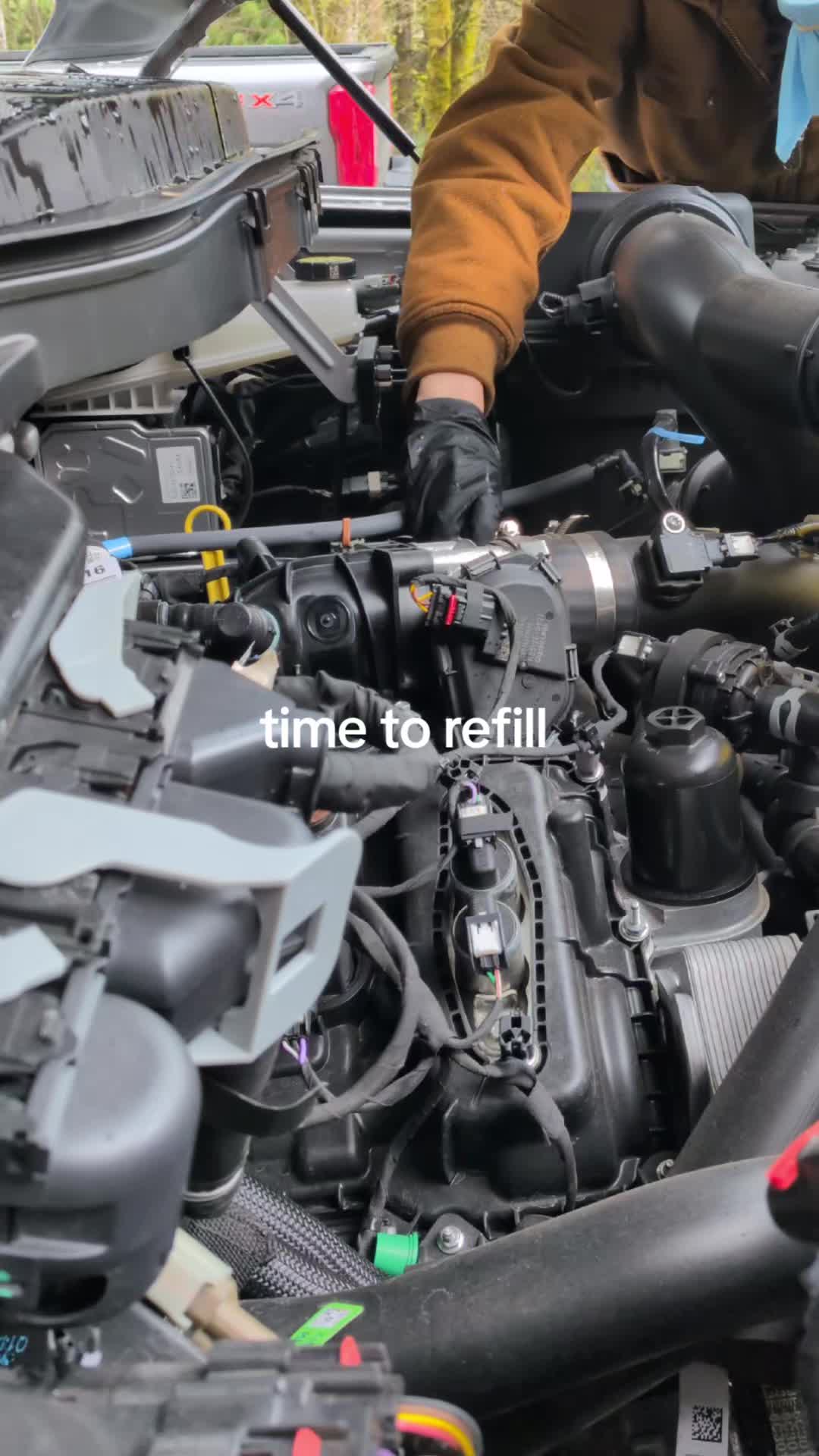 @she_changes_oil