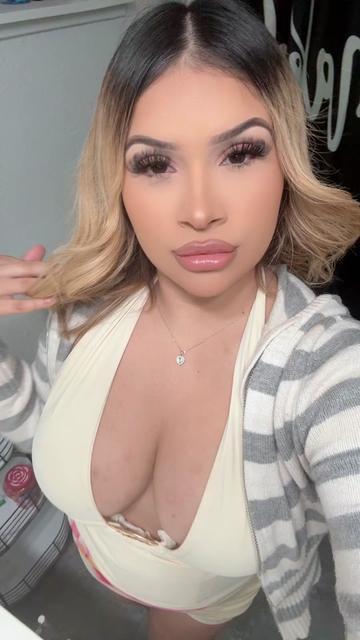 @Pretty Emily 🌷🎀🫦🍓👸🏻