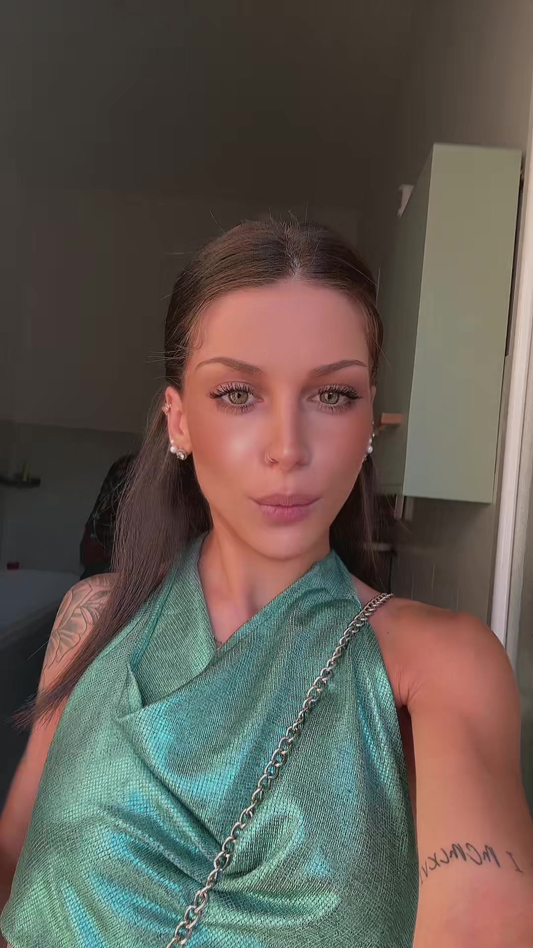 @Eleee