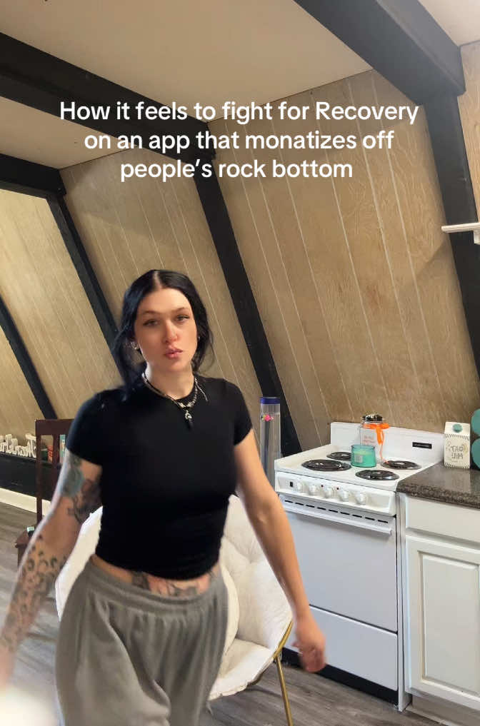 @brutalbritt 🖤🍒🎱📟🩶