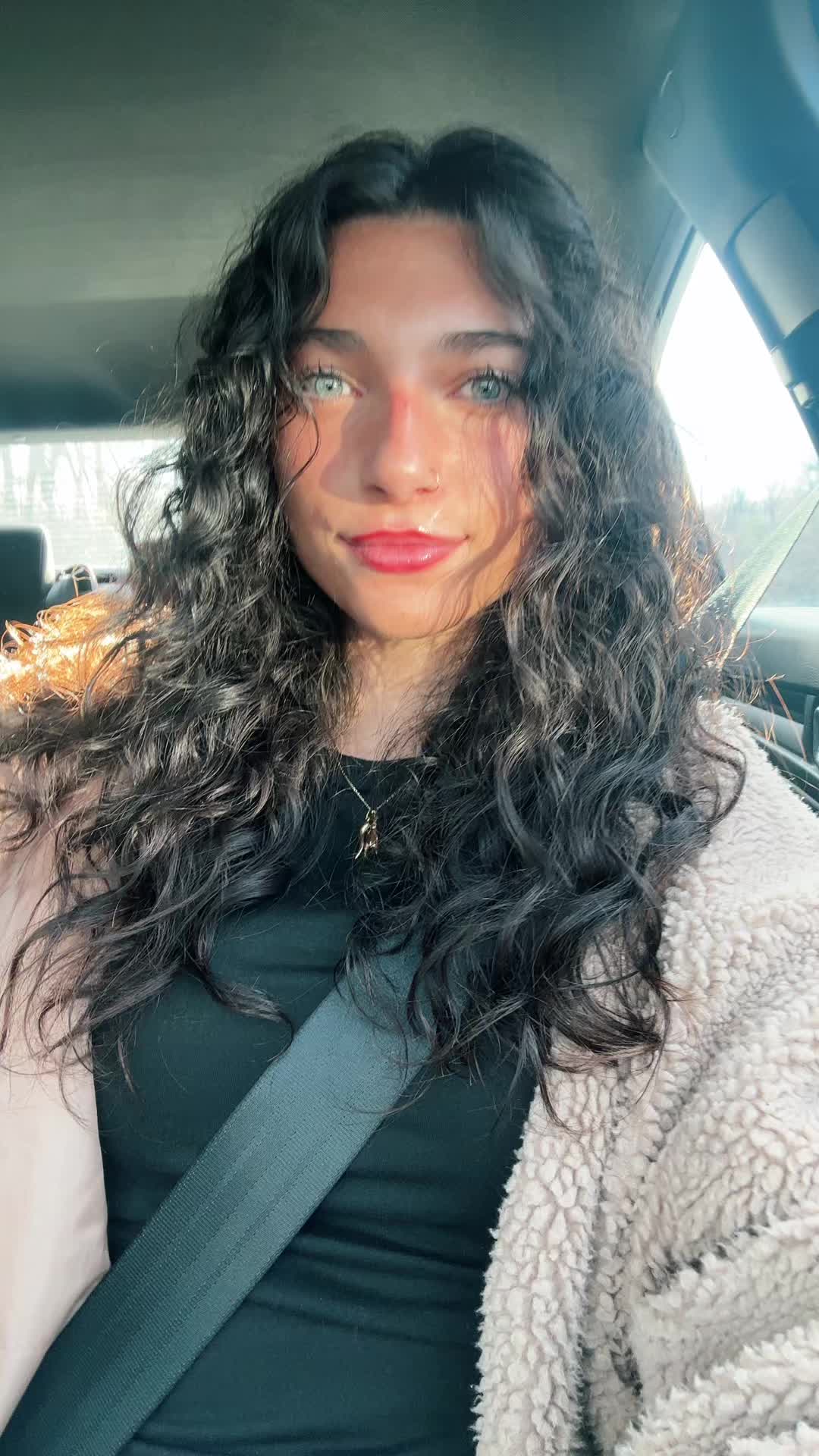 @bellaazelenskii