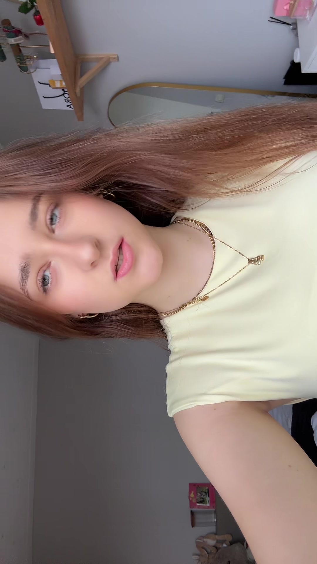 @𝙴