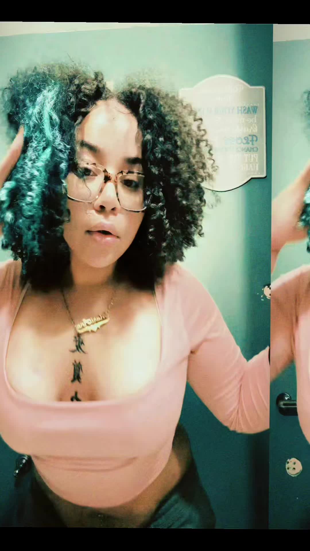 @1tealhairedgirll