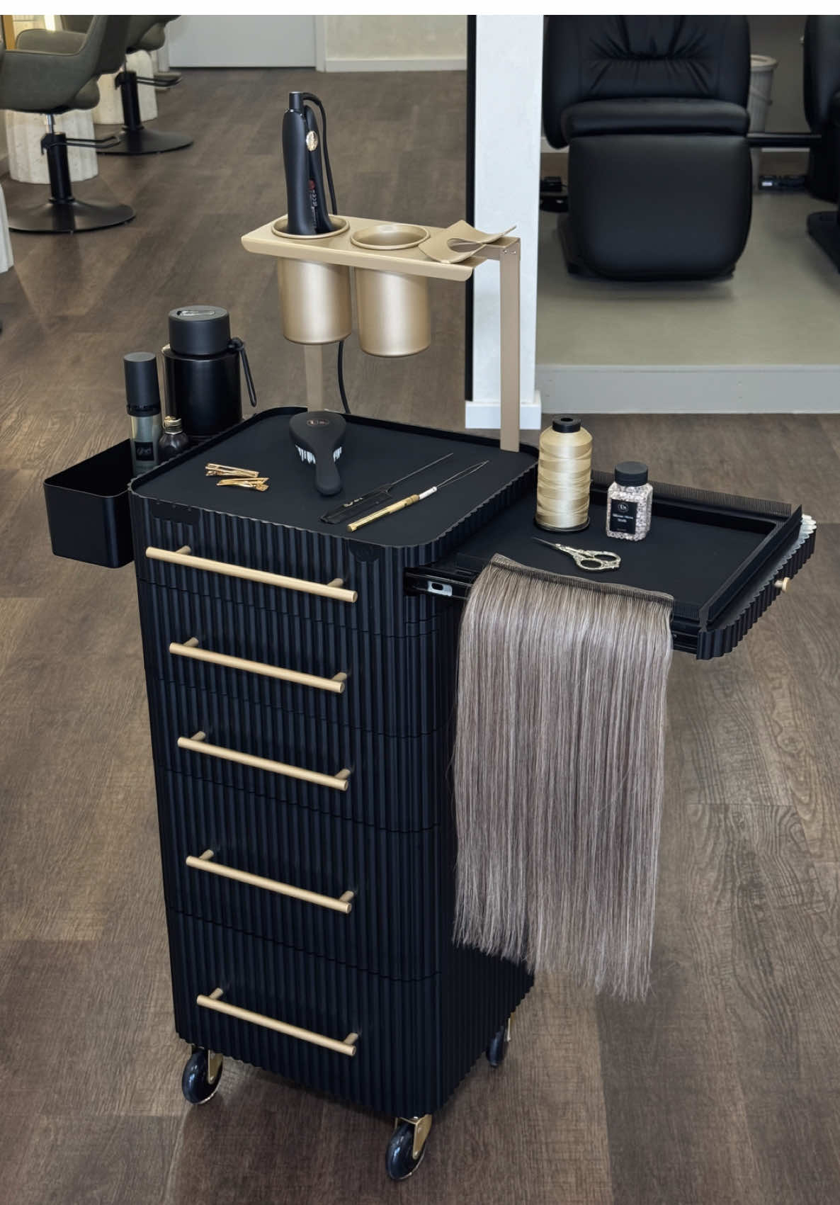 @Us. Hair Official