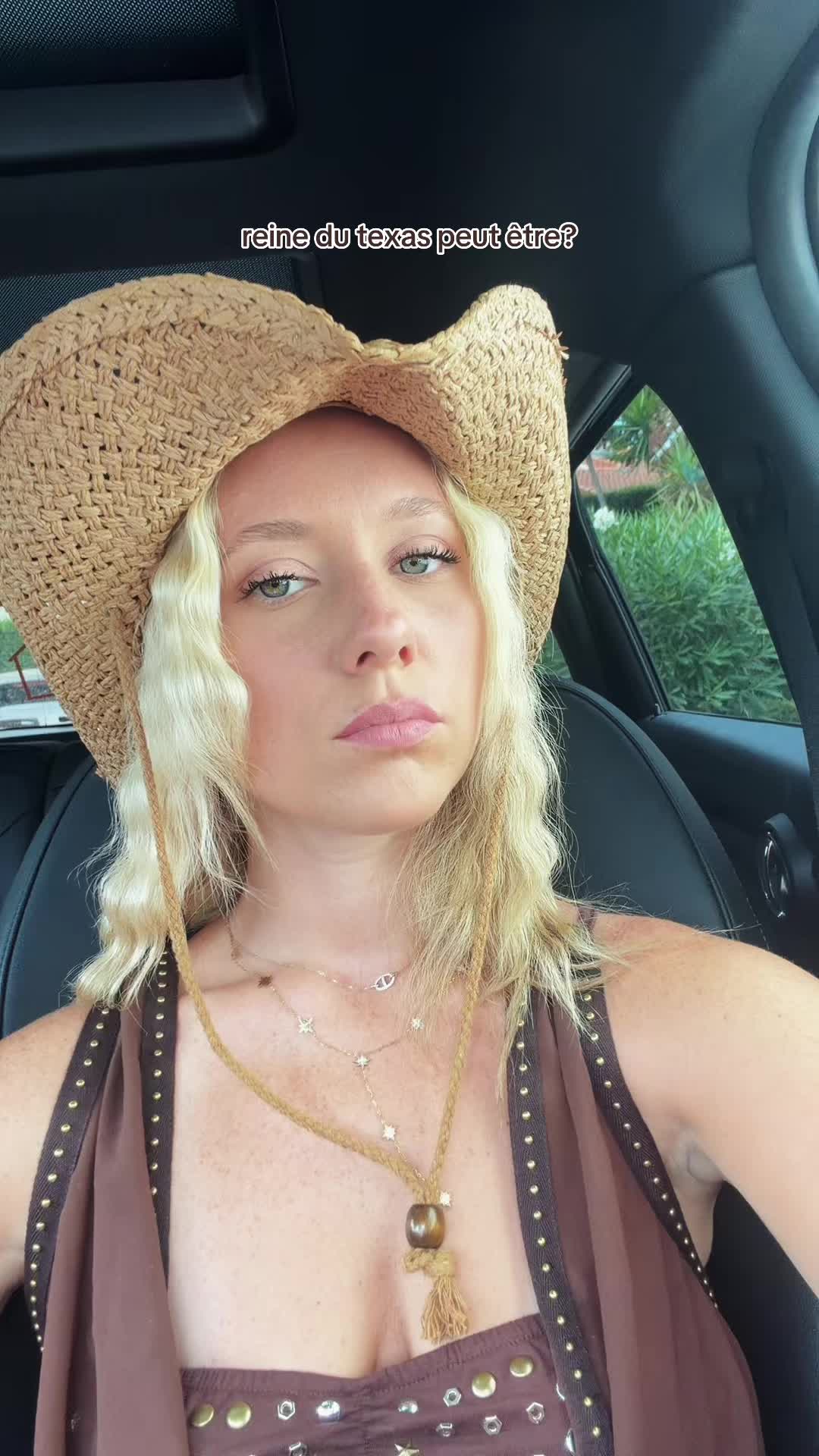 @L A N A 🍓