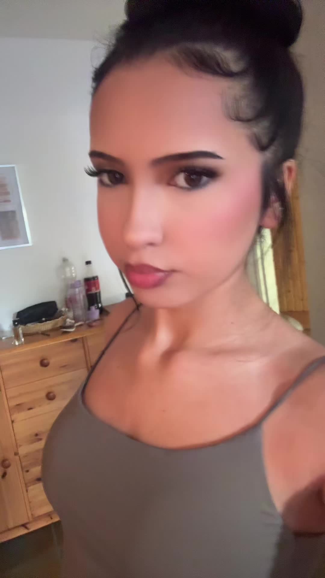 @naomiiii