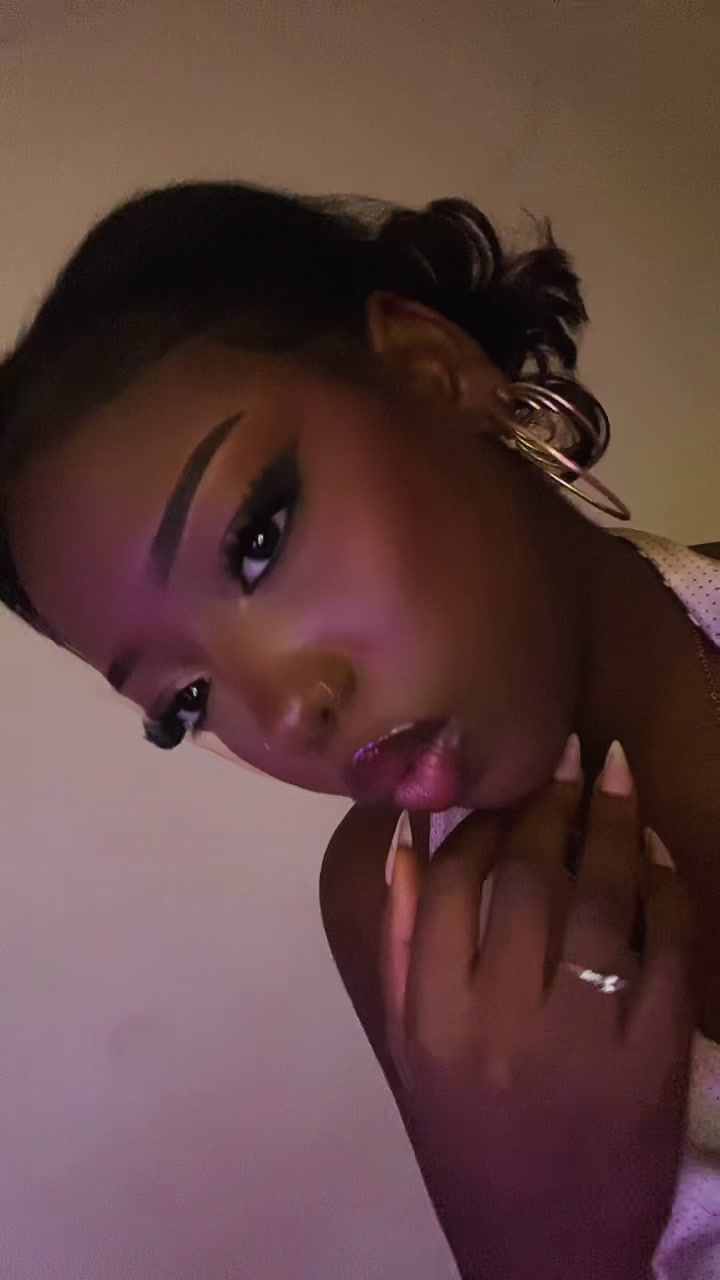 @q🍫