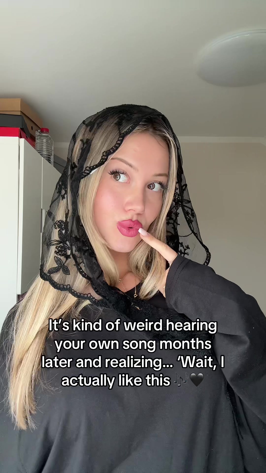 @laceblonde