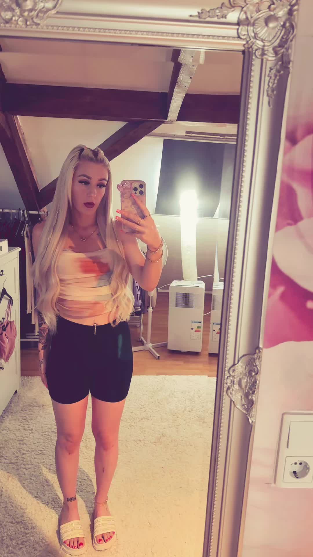 @J1na_J1na_Official_
