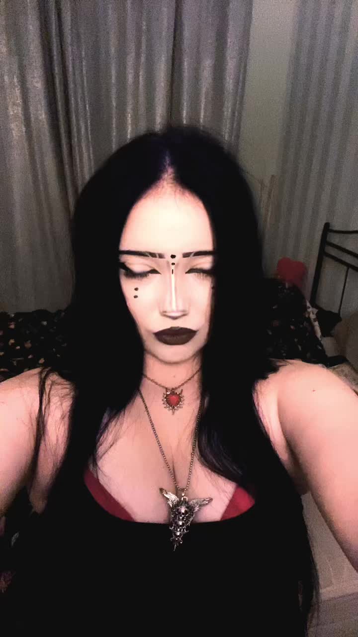 @𝕶𝖊𝖎𝖗𝖆 🧛&zwj;♀️