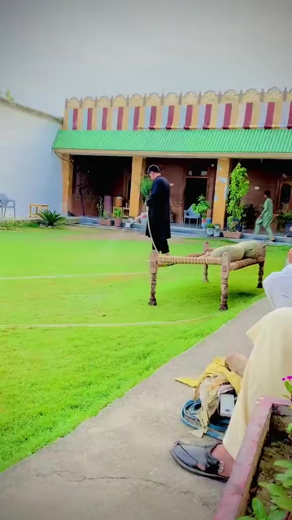 @akhonzada_chattan