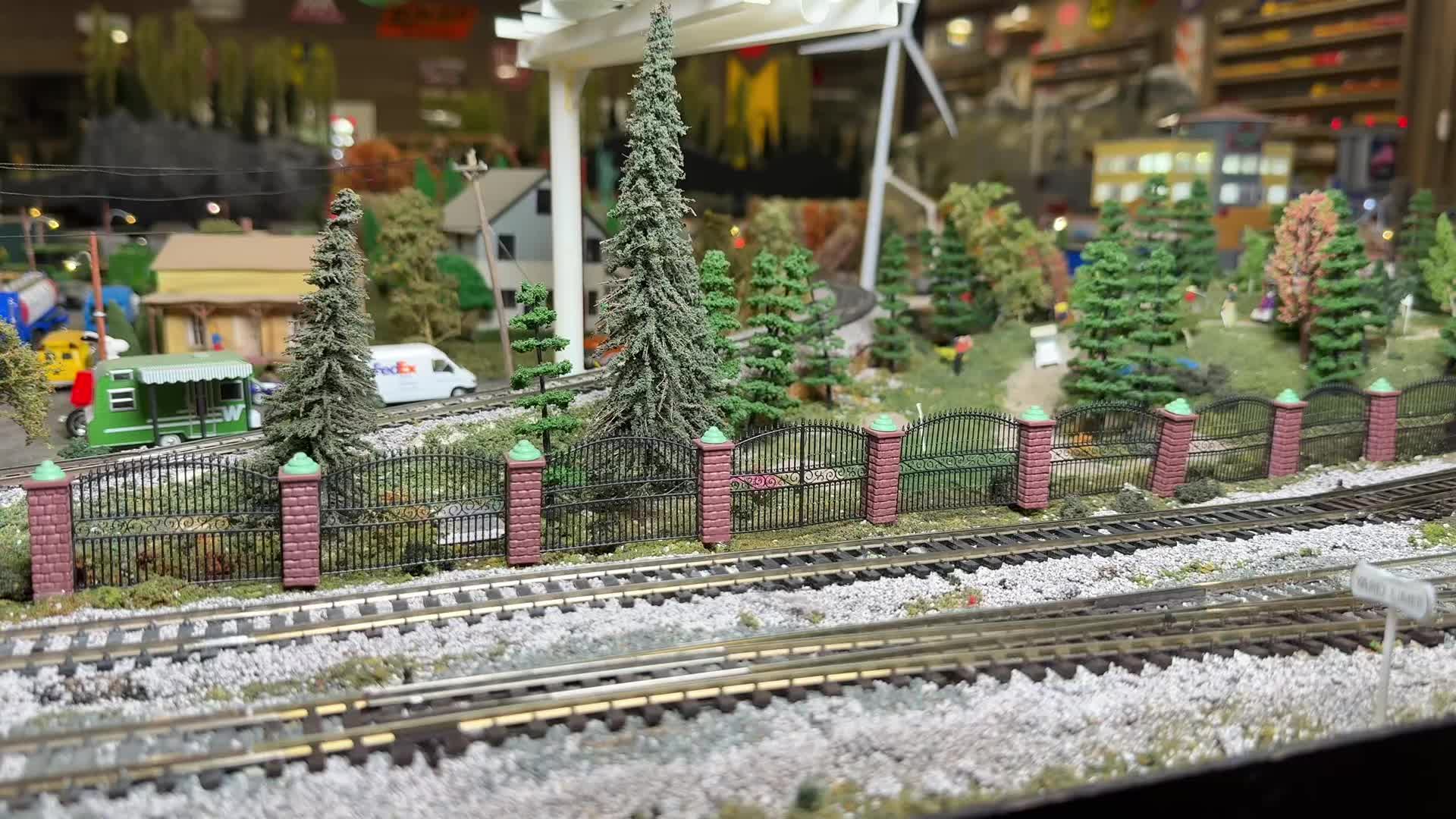 @BigBoysTrainToys