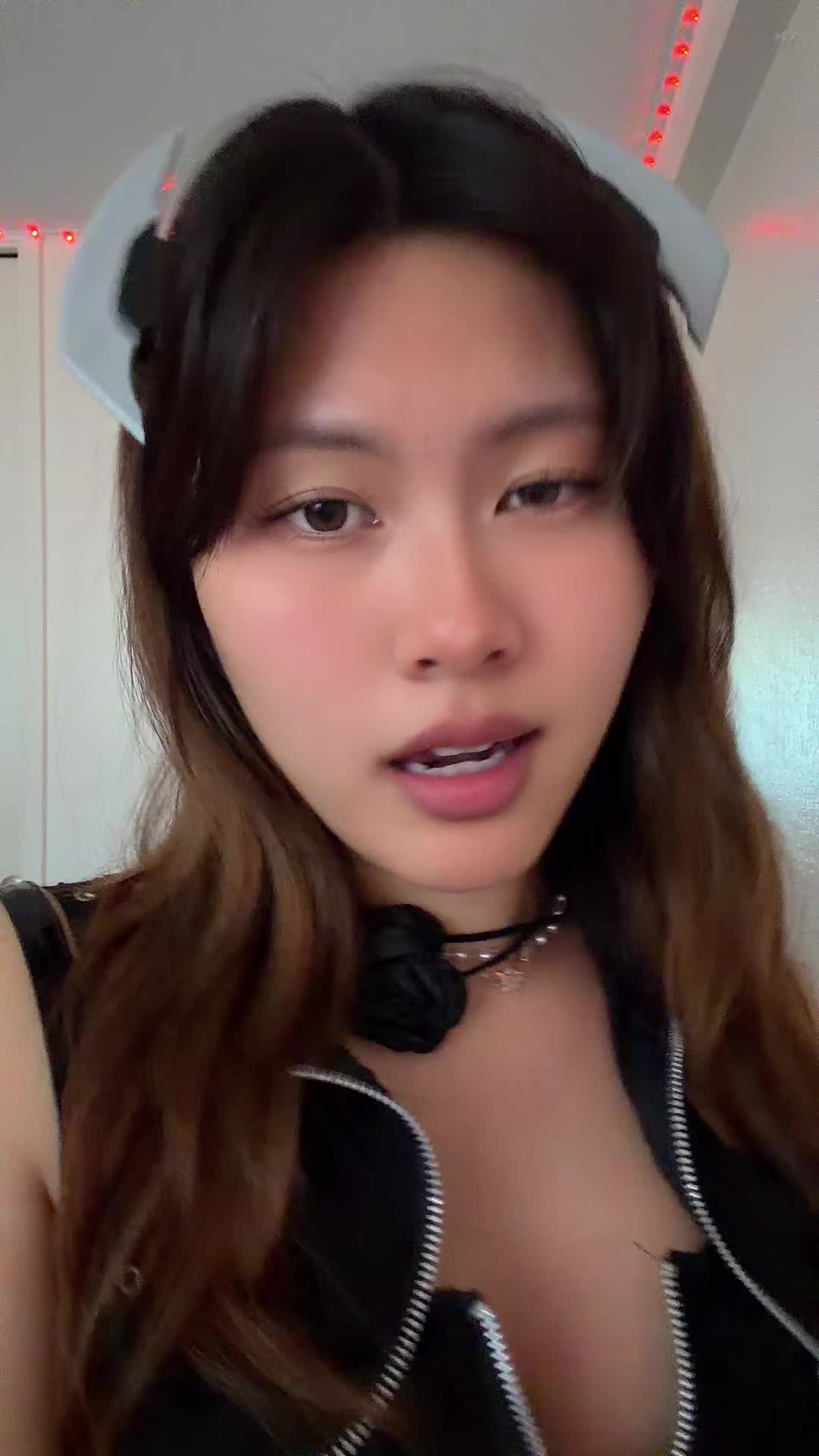 @twitch.tv/nekoxsama