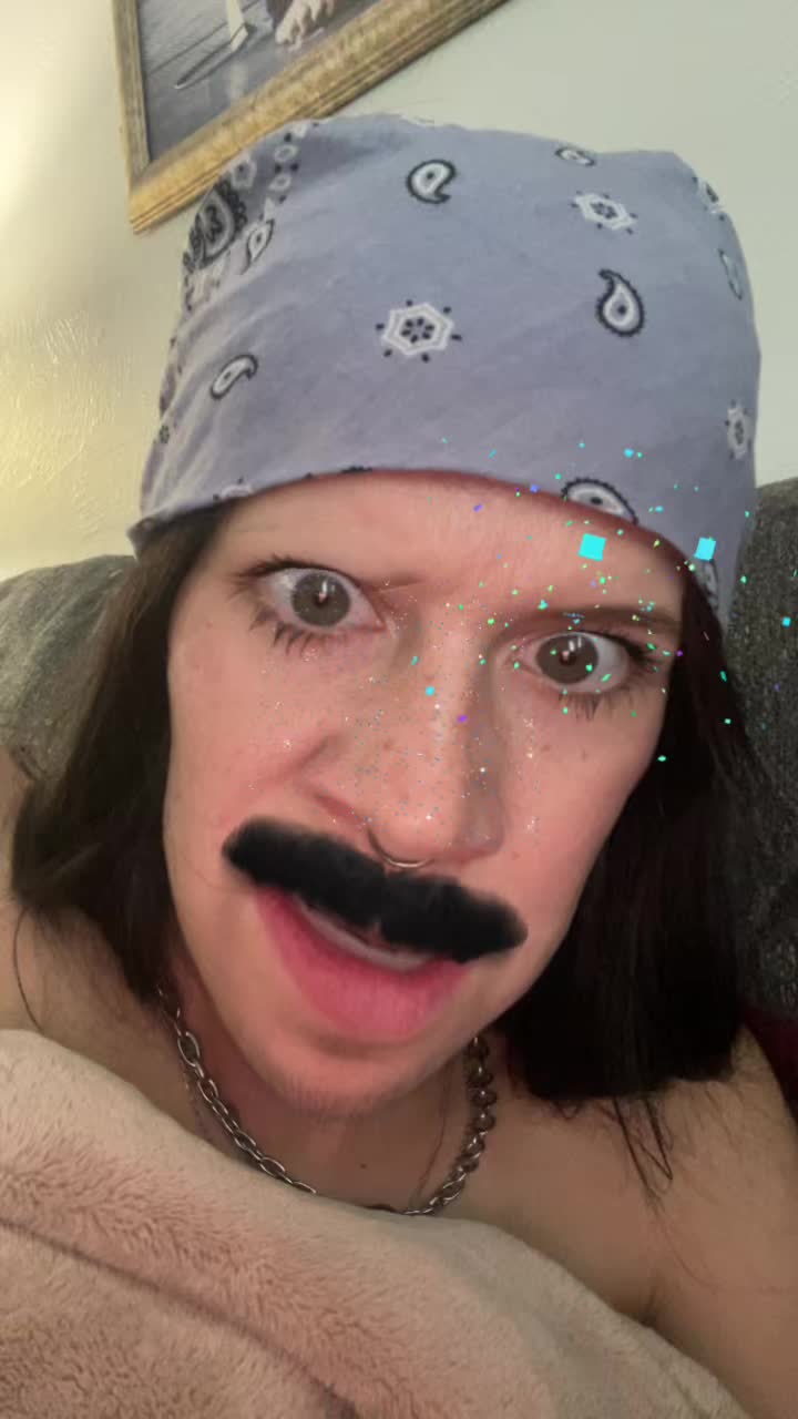 @moodybluu