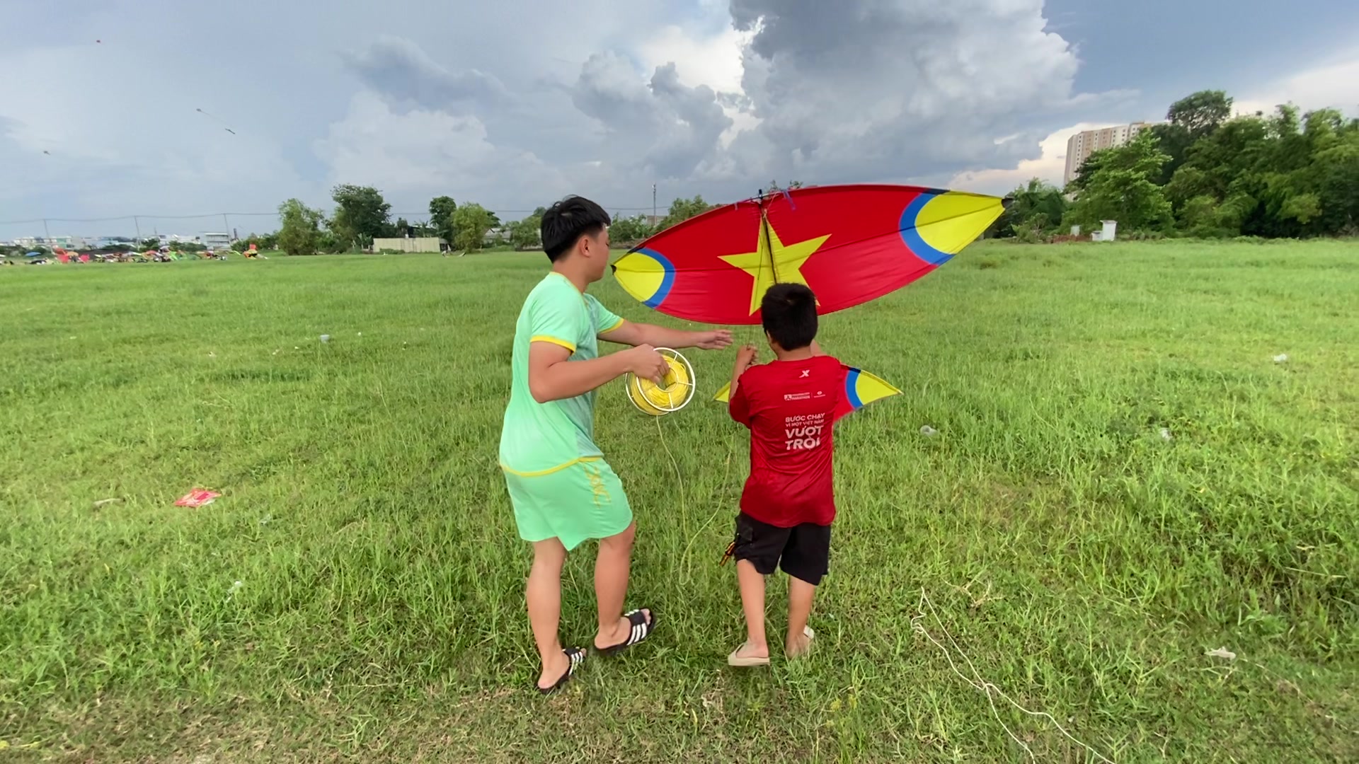 @Thả diều c&ugrave;ng Lợi