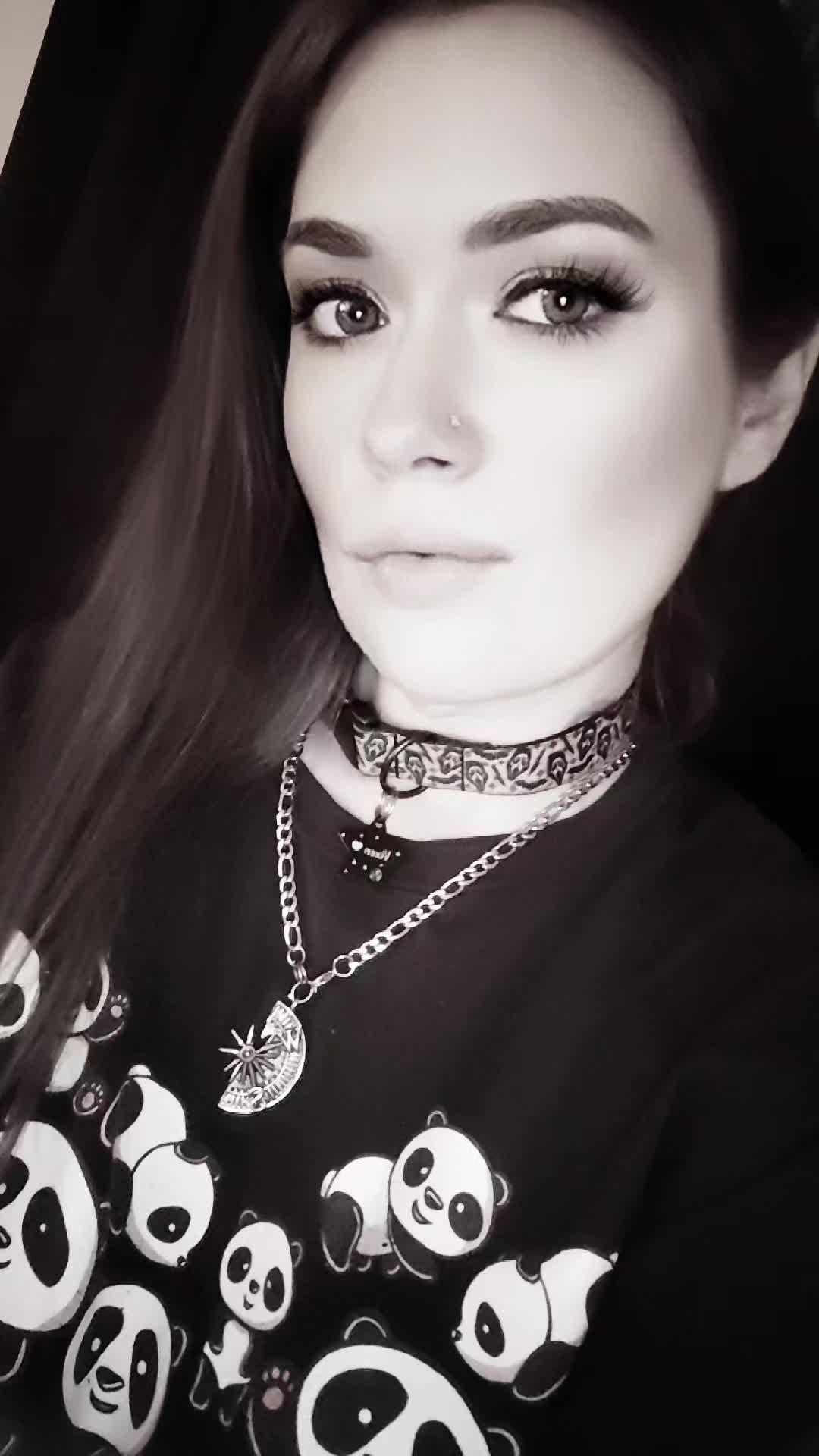 @🖤🩷EmoQueen🩷🖤