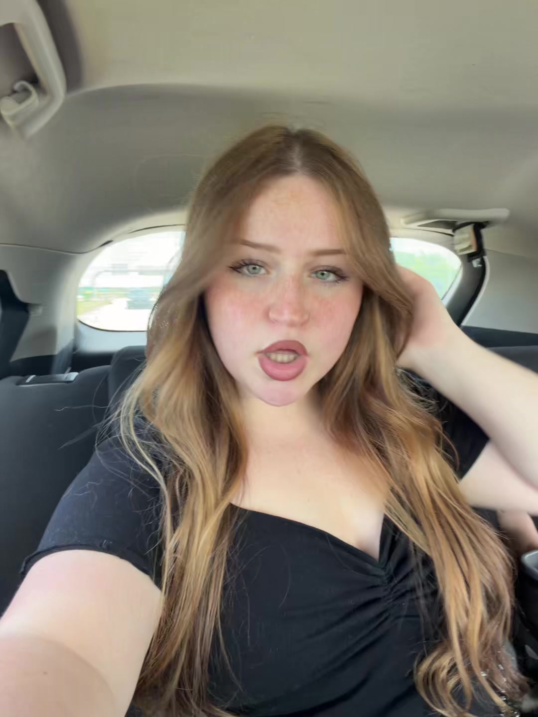 @🐝