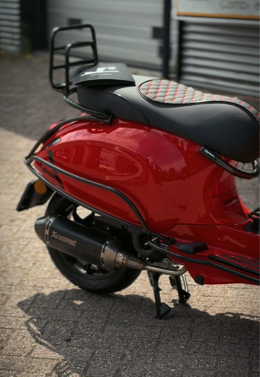 @J2 Scooters & Motoren