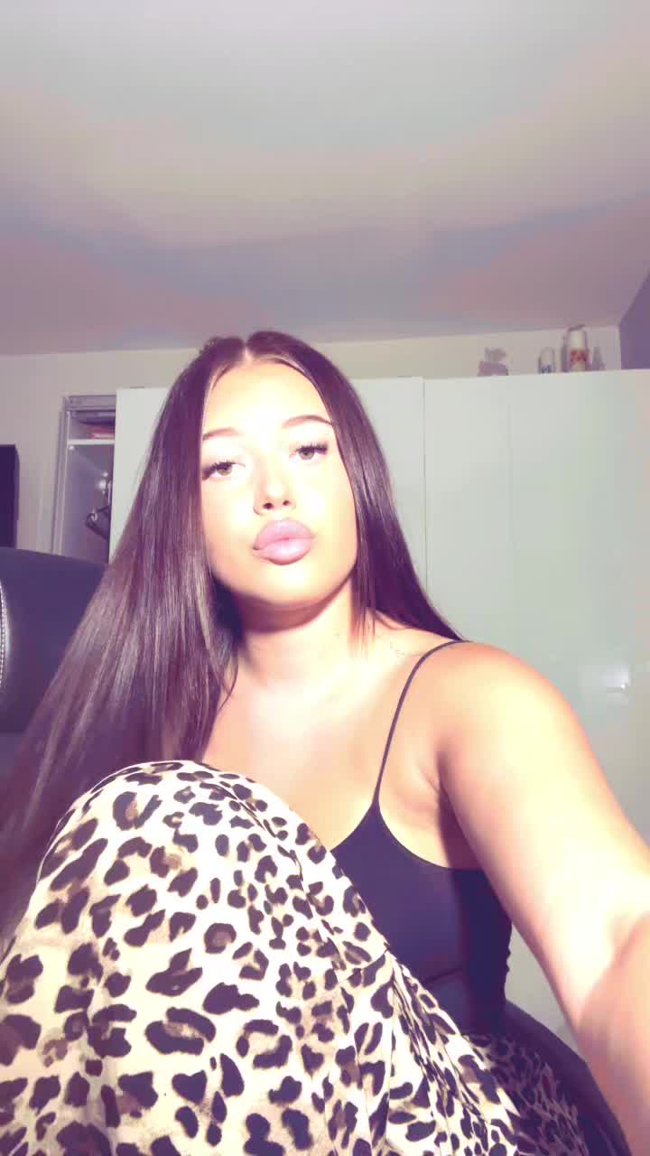 @𝐦𝐢𝐥𝐞𝐧𝐚