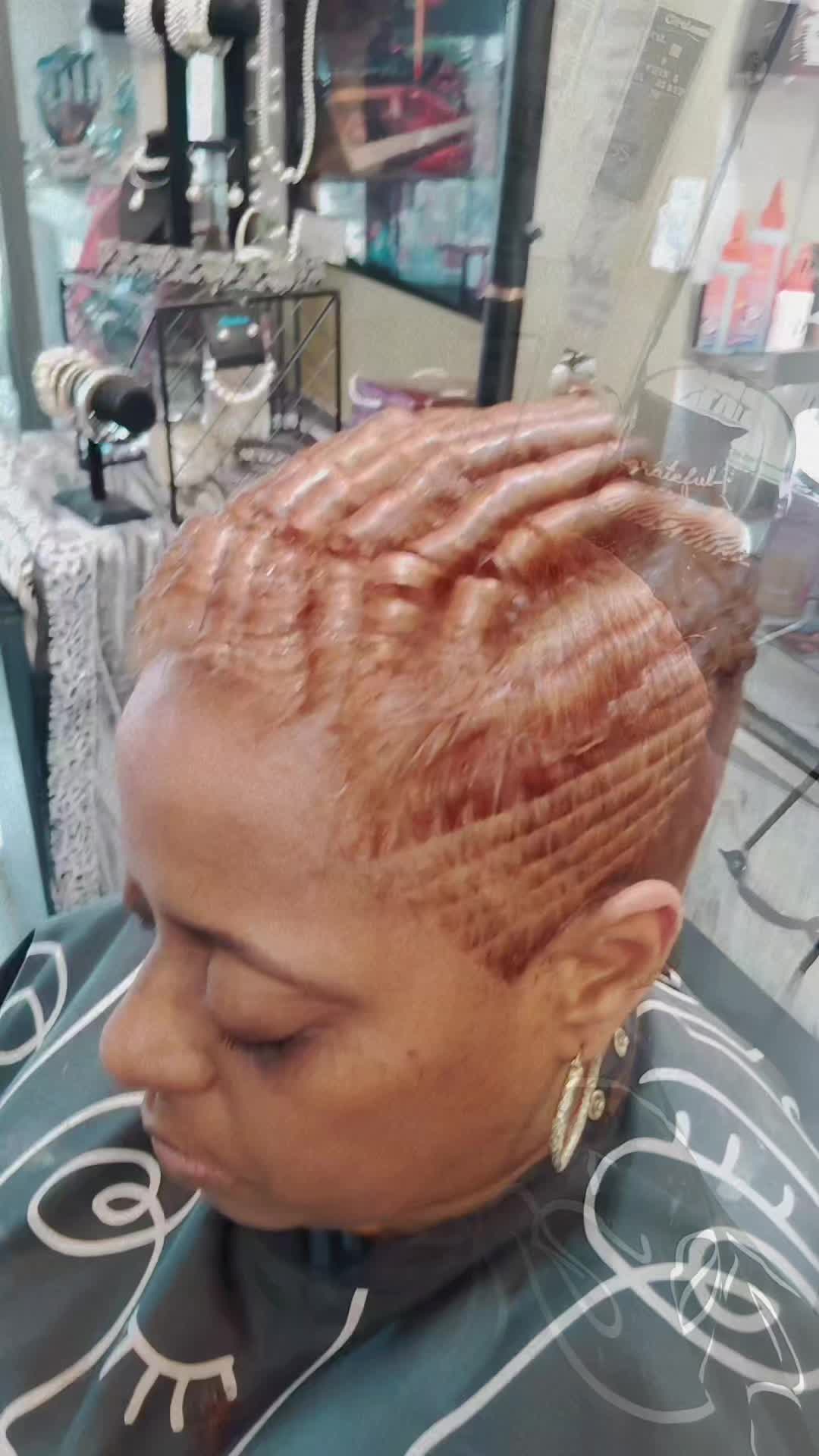 @Lisa's Hairzone