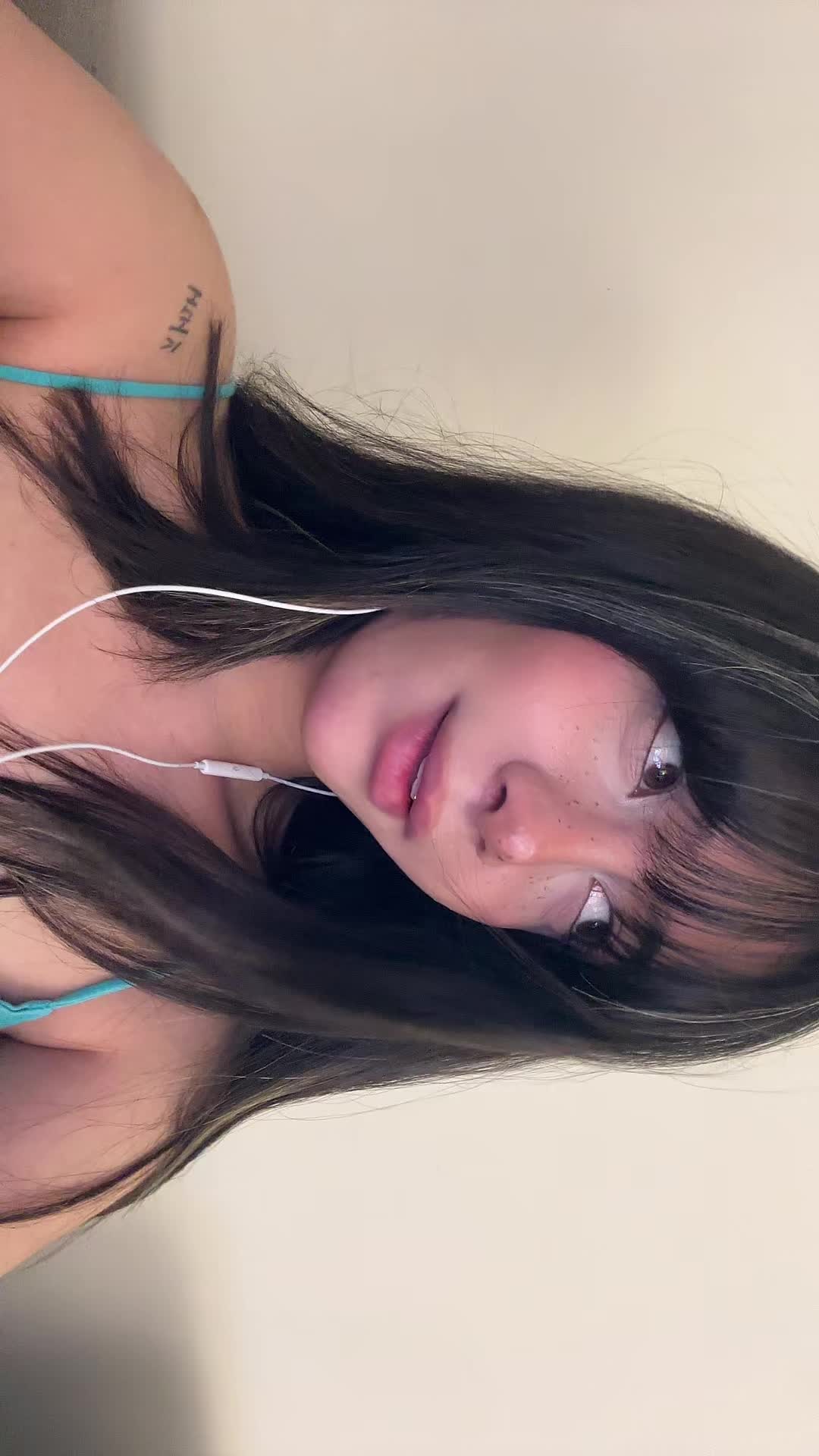 @2ys
