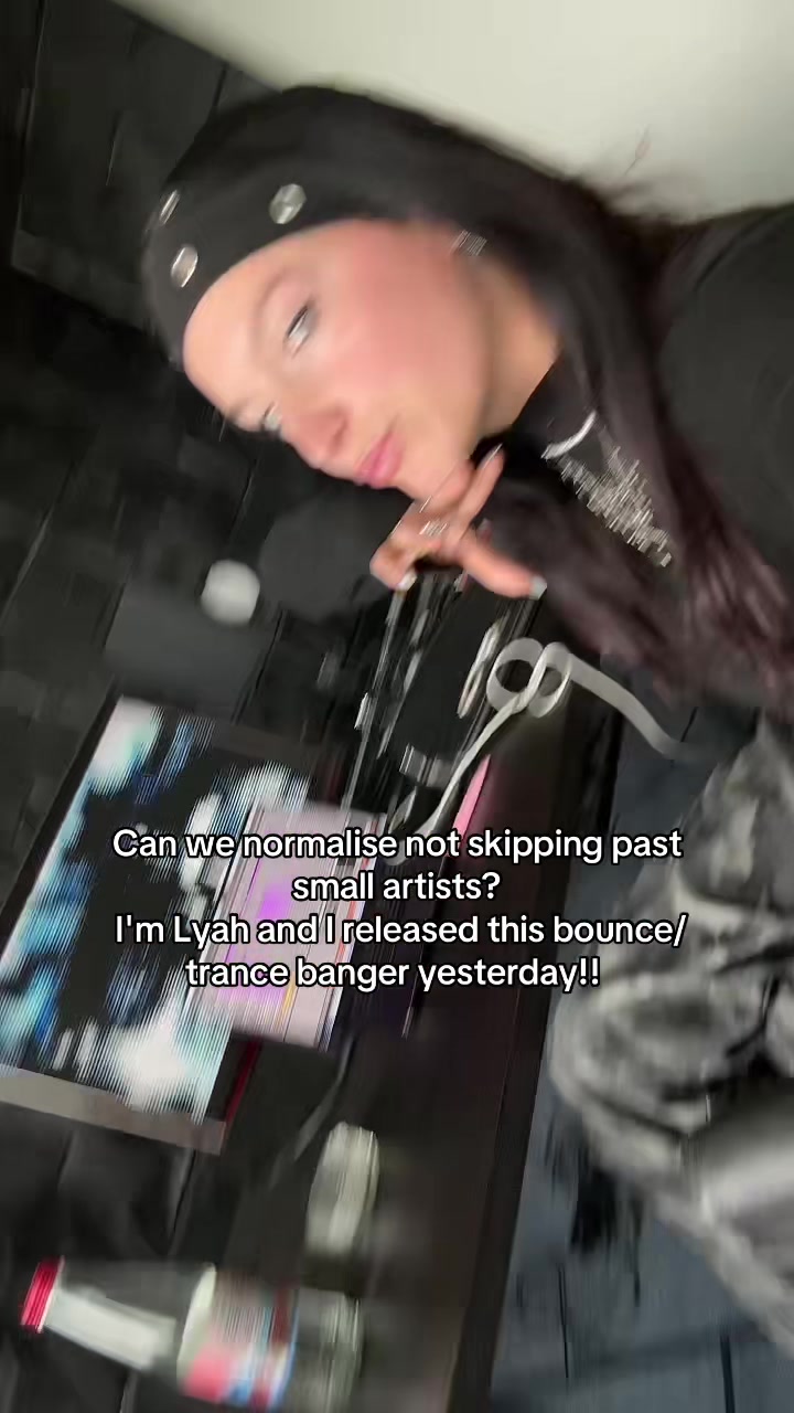 @LYAH NOIR