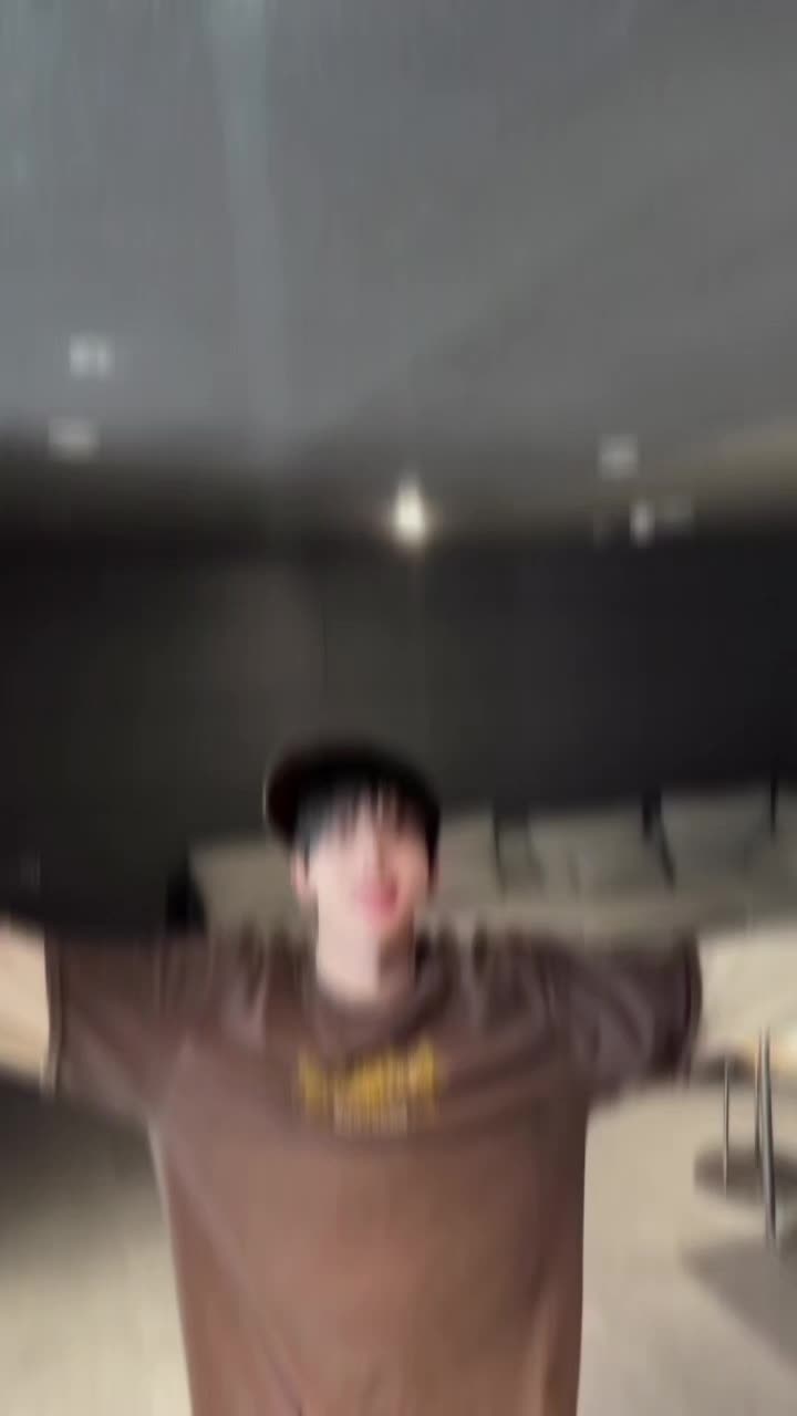 @⟭⟬K P O P⁷⟬⟭
