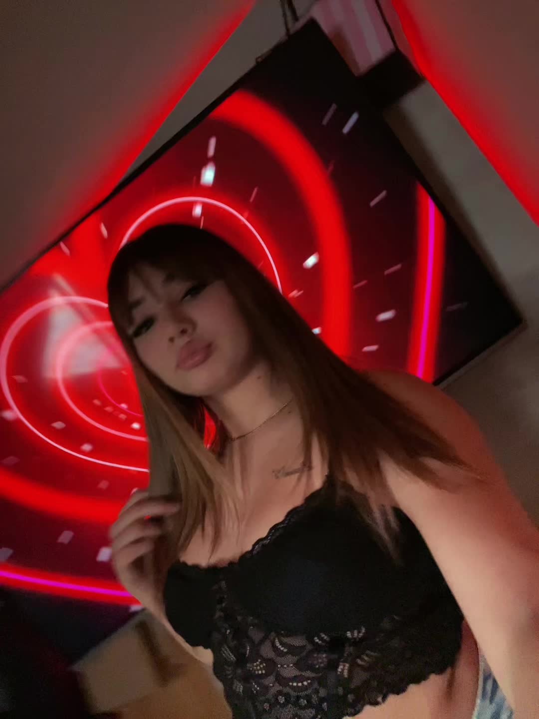 @Julii