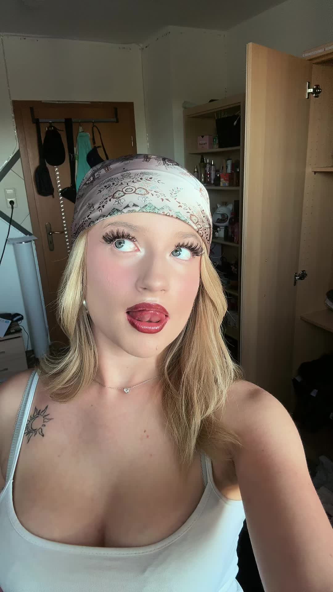 @yourfemcrush