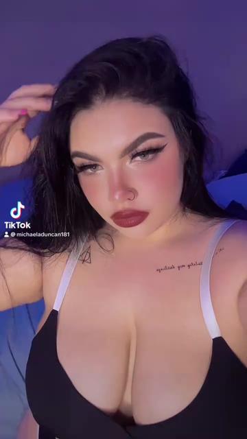 @Michaela (STAHM)💕☪️
