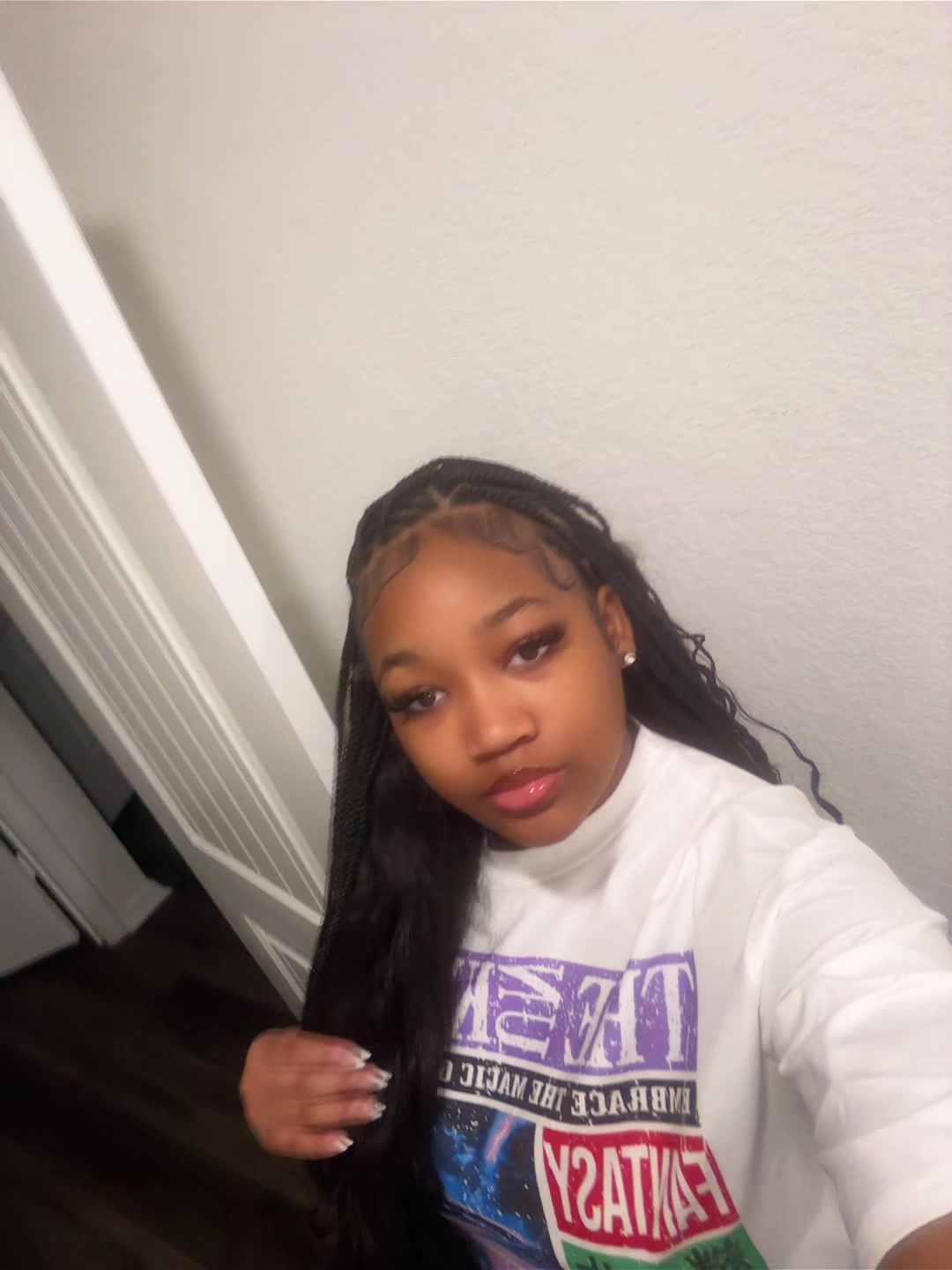 @theeziahmariee