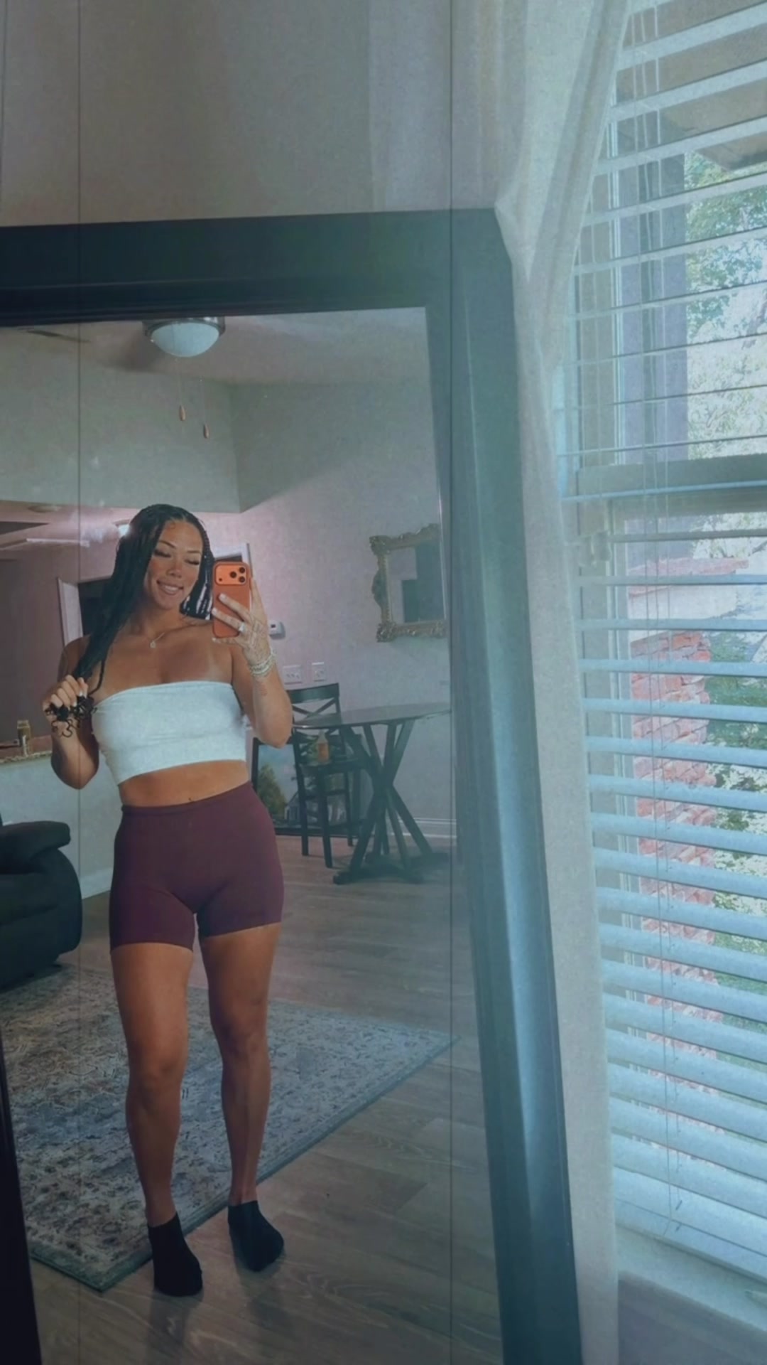 @wealthylauren_