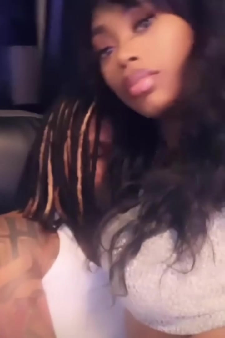 @𑣲.