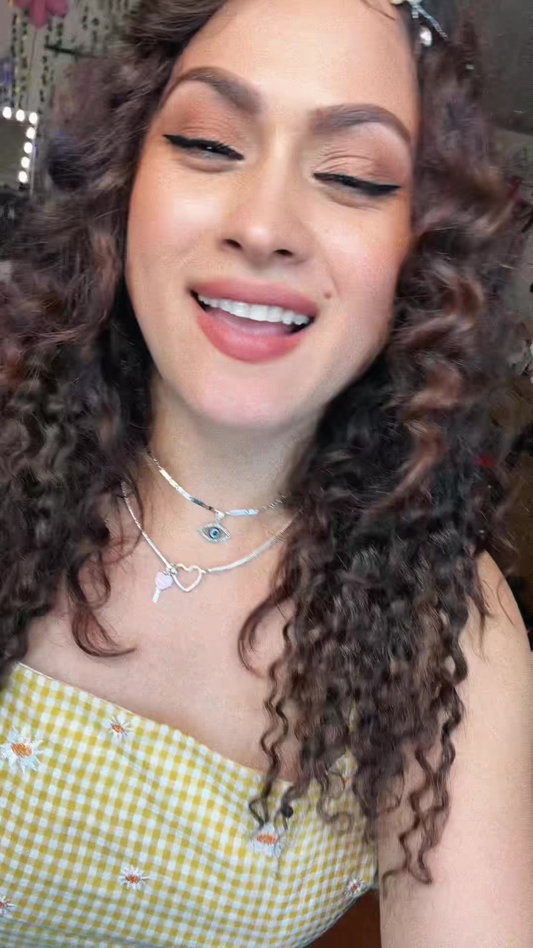 @Anahi