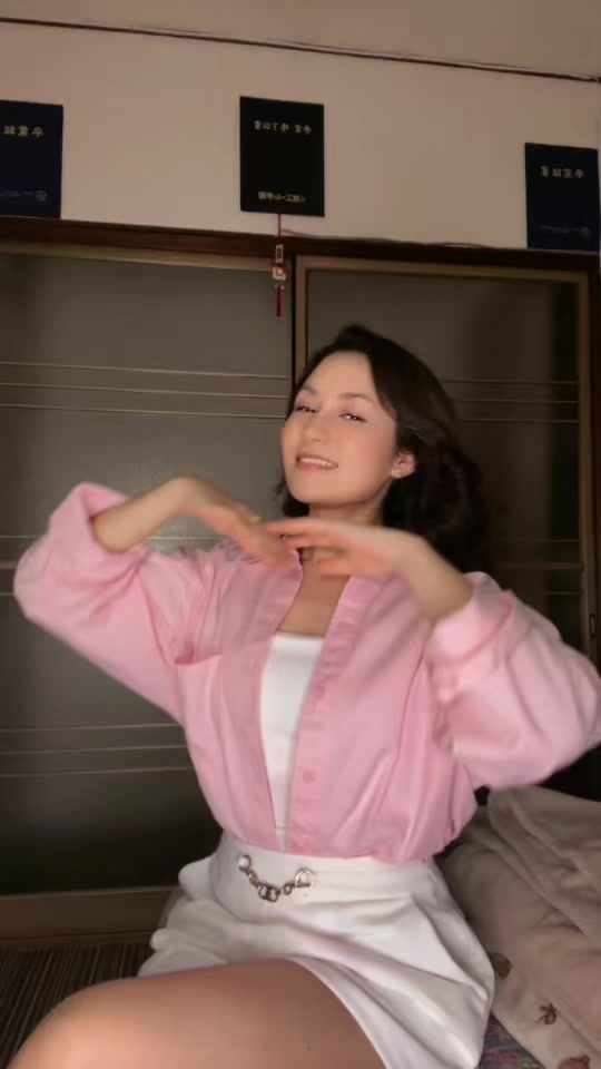 @𝓜𝓾𝓷𝓪 𓂃 𝜗𝜚♡