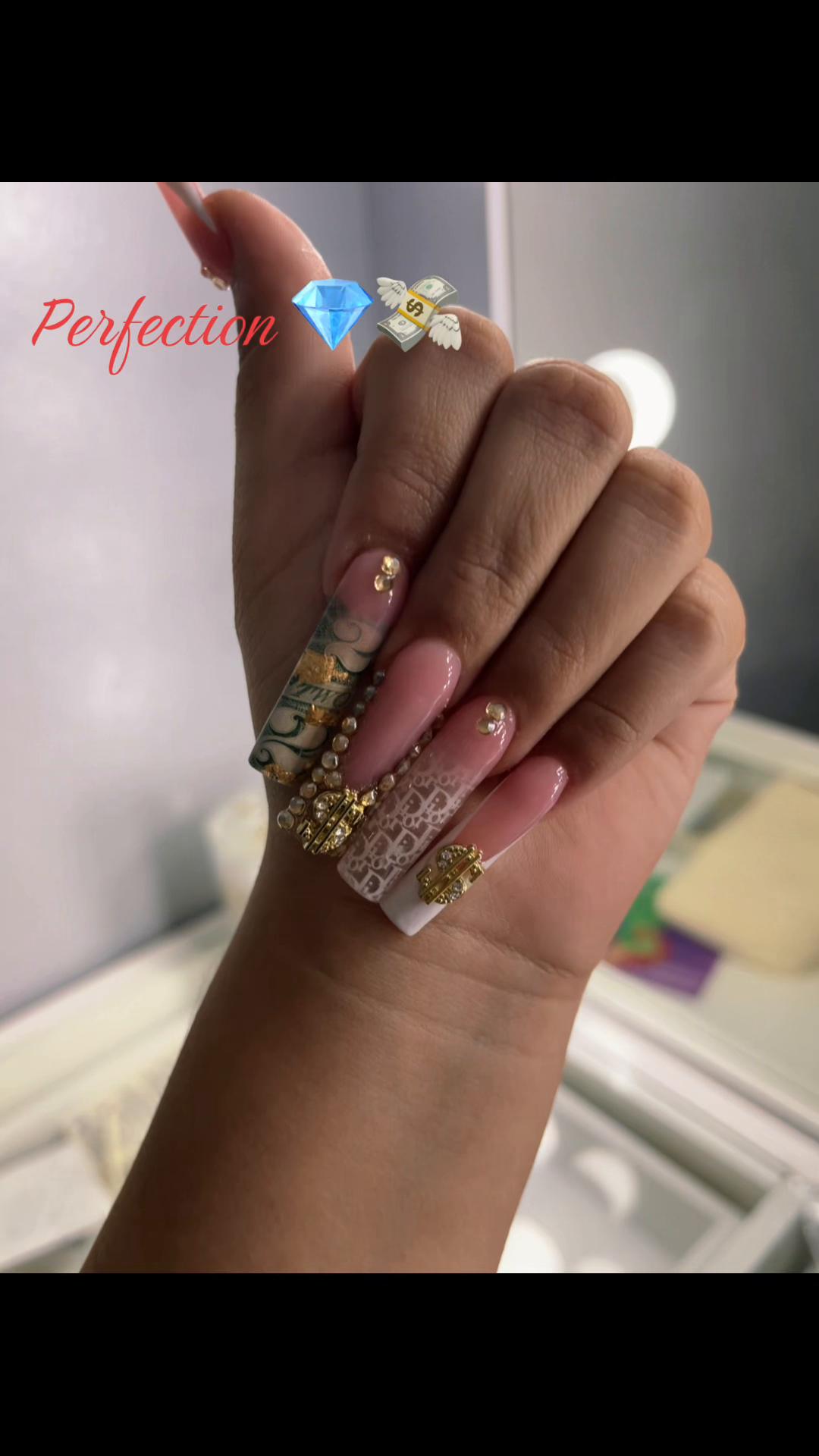 @Nailsbymonsee