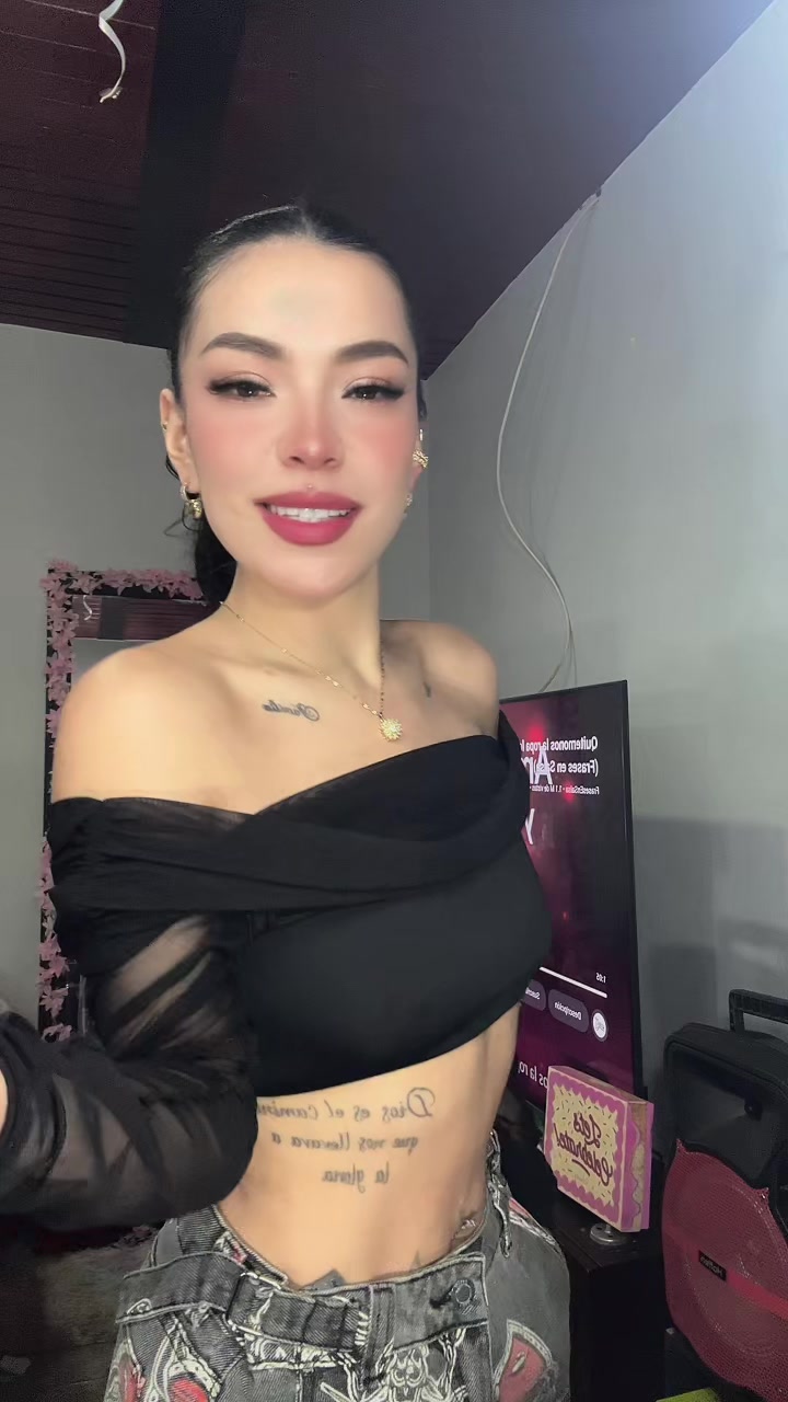 @Laurita Tique