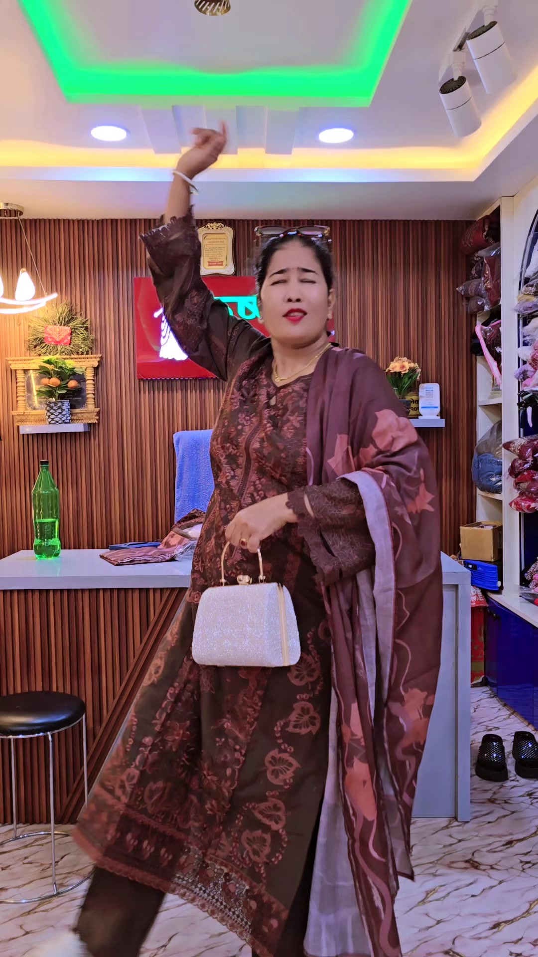@कृष्णी कलेक्सन (Krishni Kc)