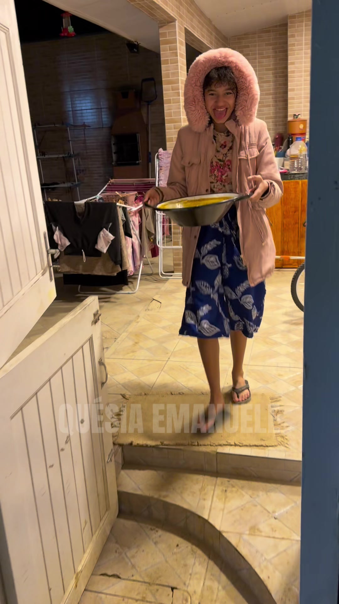 @Qu&eacute;sia e fam&iacute;lia J L
