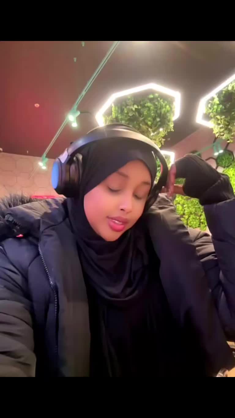 @ZAMZAM BOWLAX👸🏻🇸🇴⚽️💎🗼