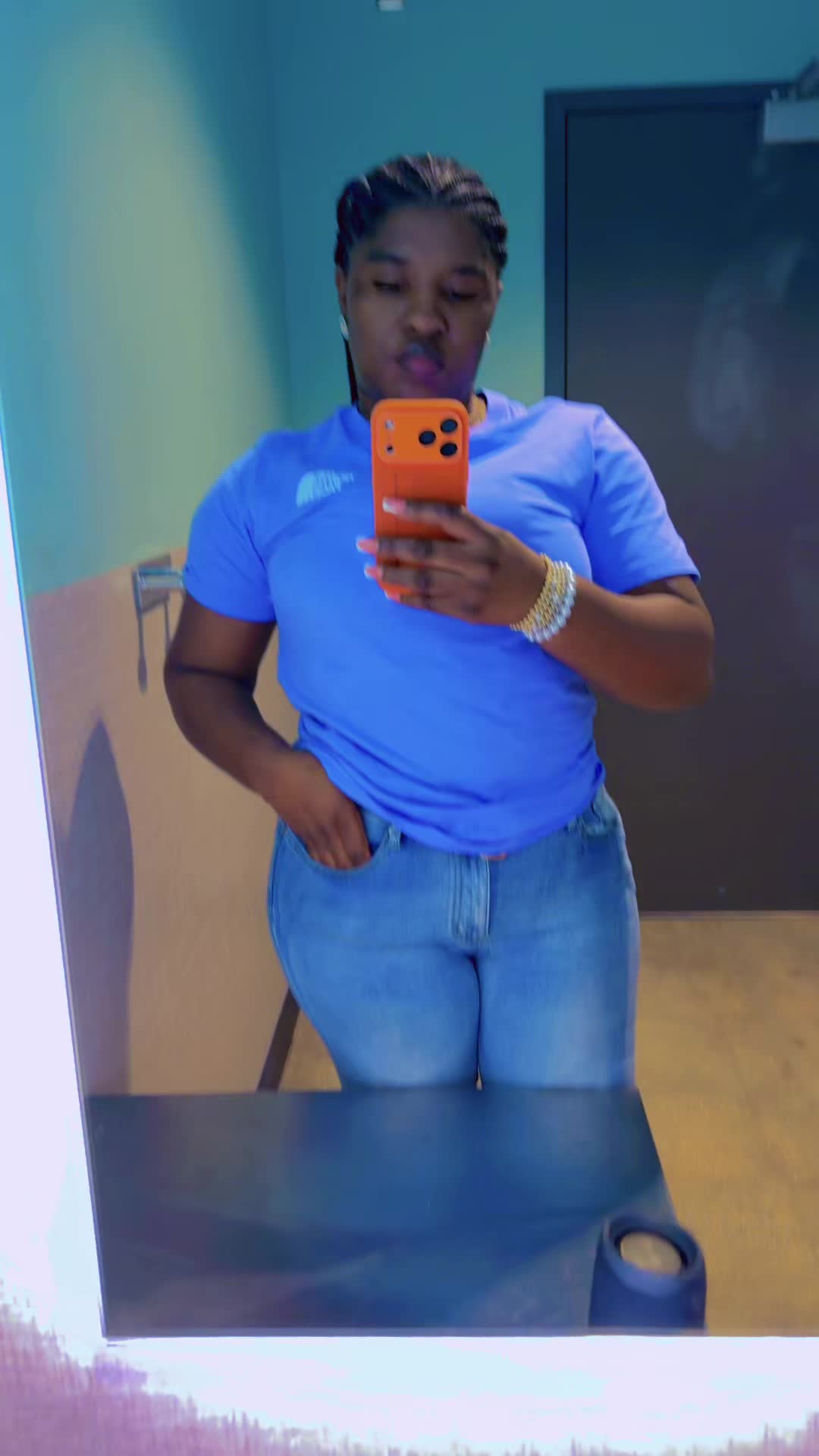 @Dora