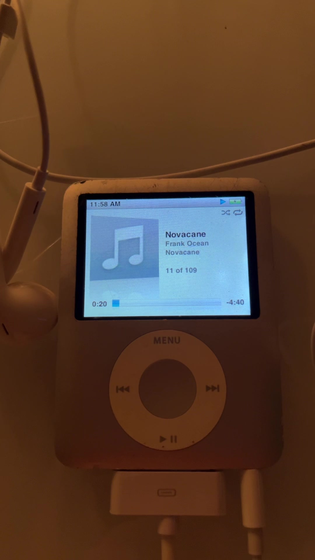 @🎧