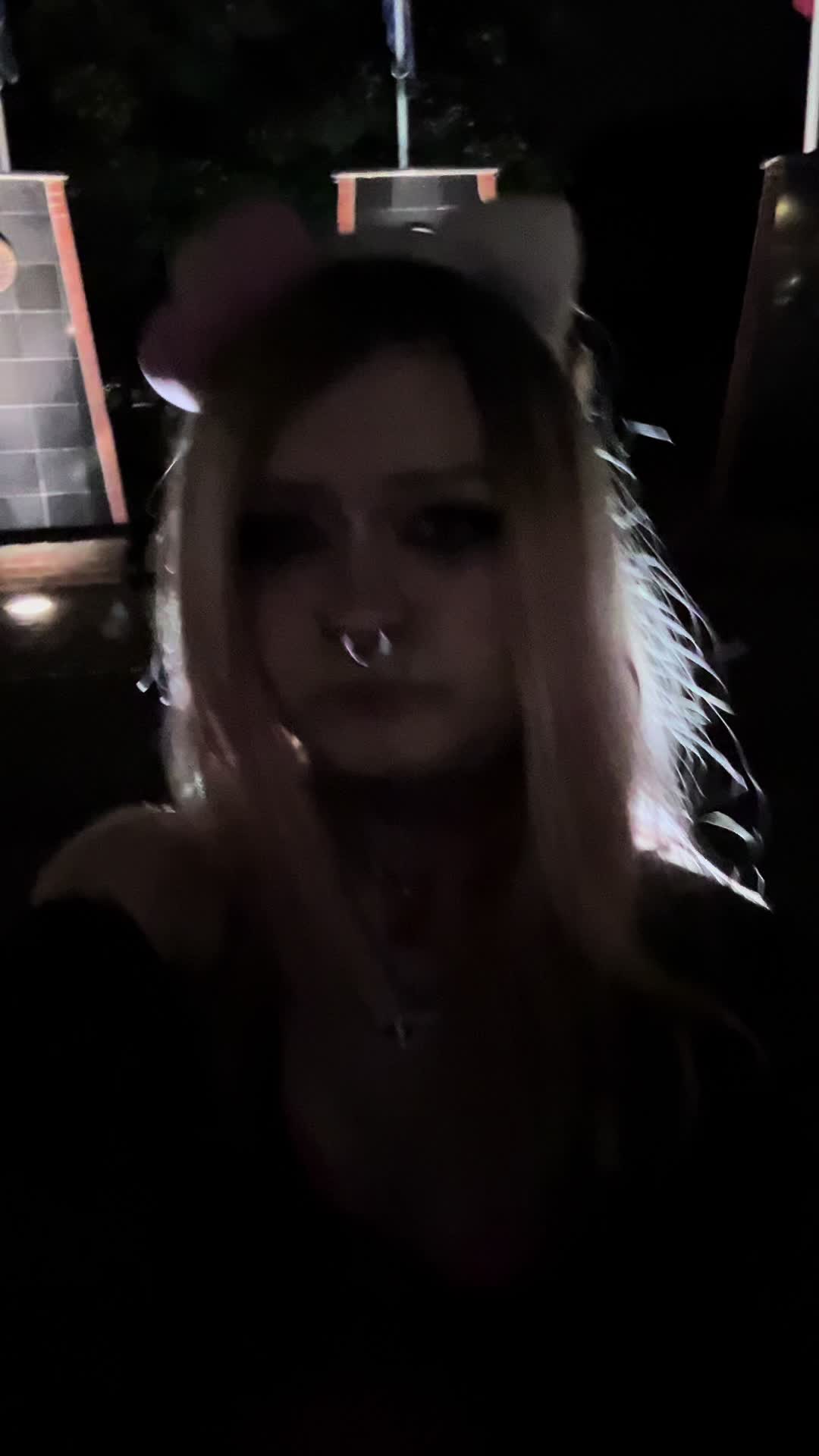 @bee >.<