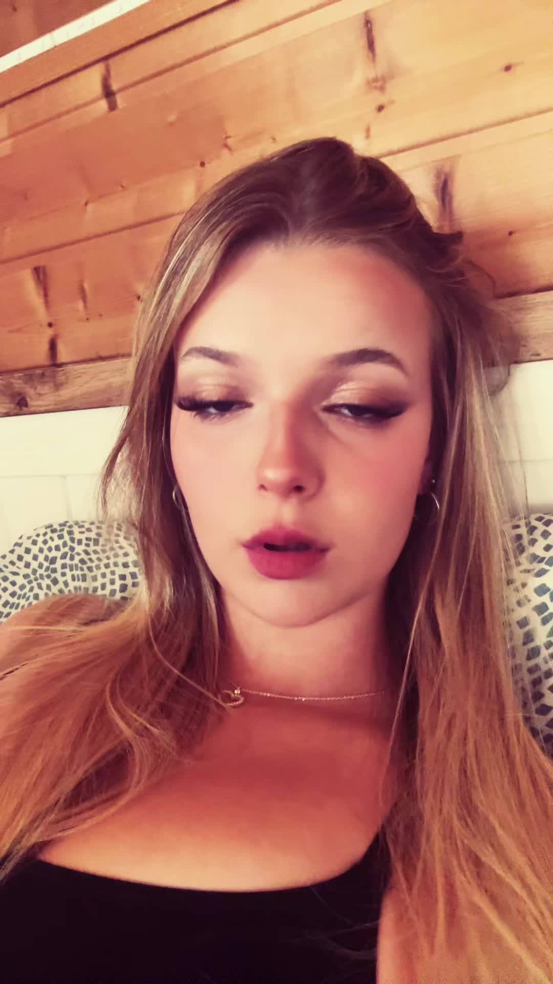 @ꨄ✧ 𝓐𝓷𝓽𝓸𝓷𝓲𝓪 ✧ꨄ