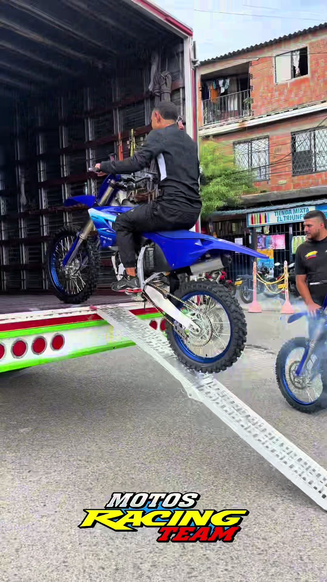 @Motos racing team