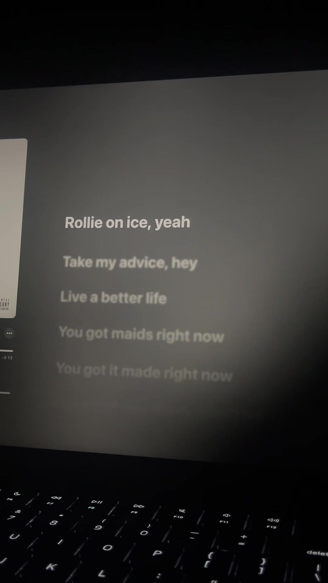 @🎧