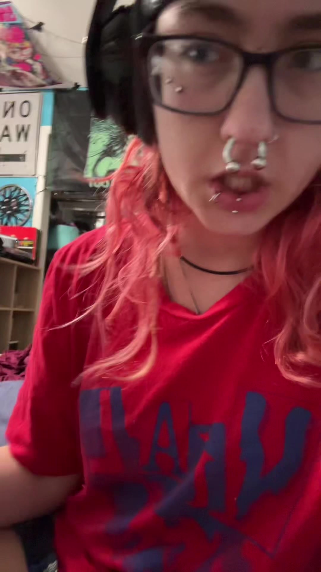 @armless.cum.circle