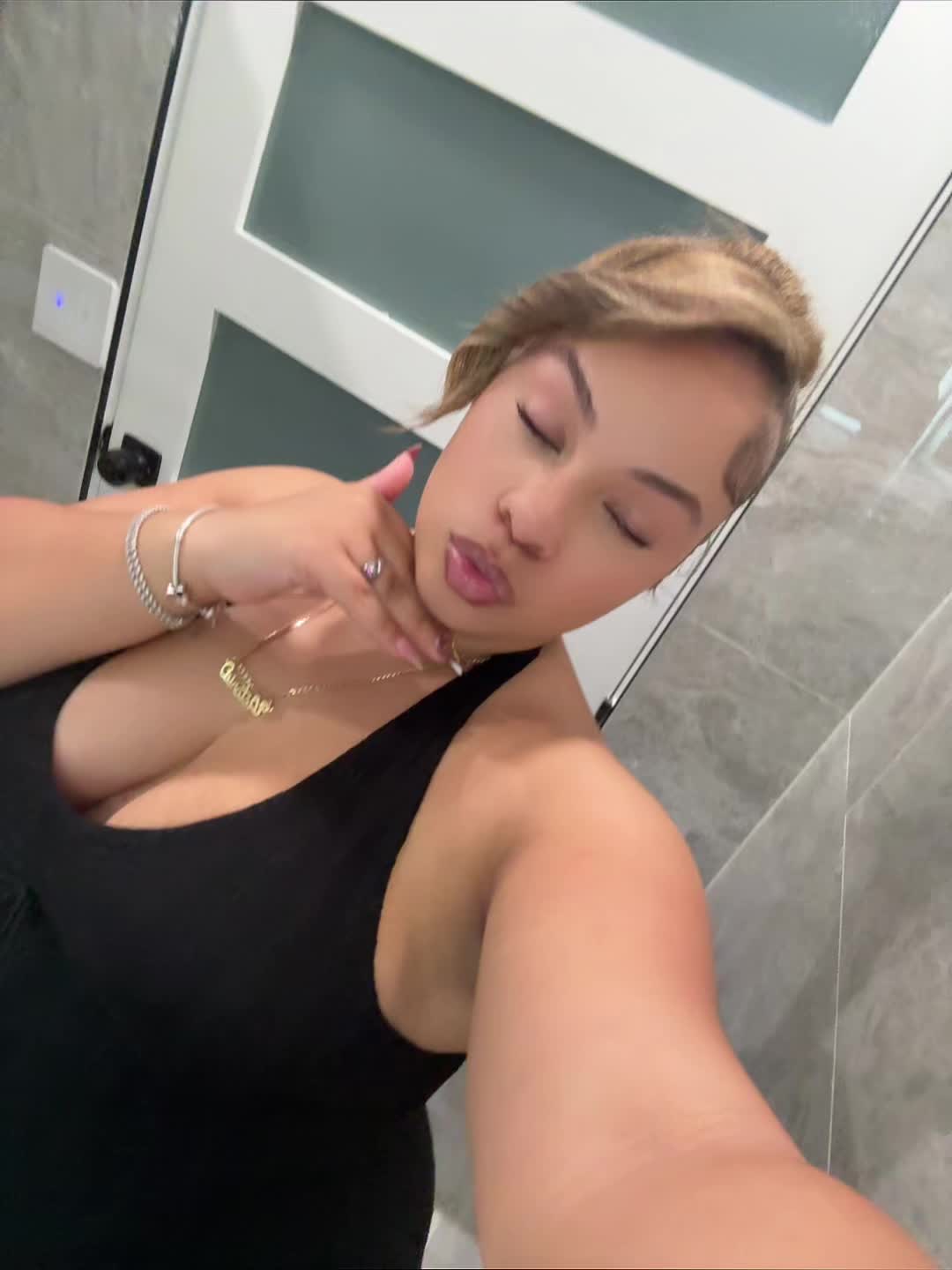 @vickyy🌸🎀🩷